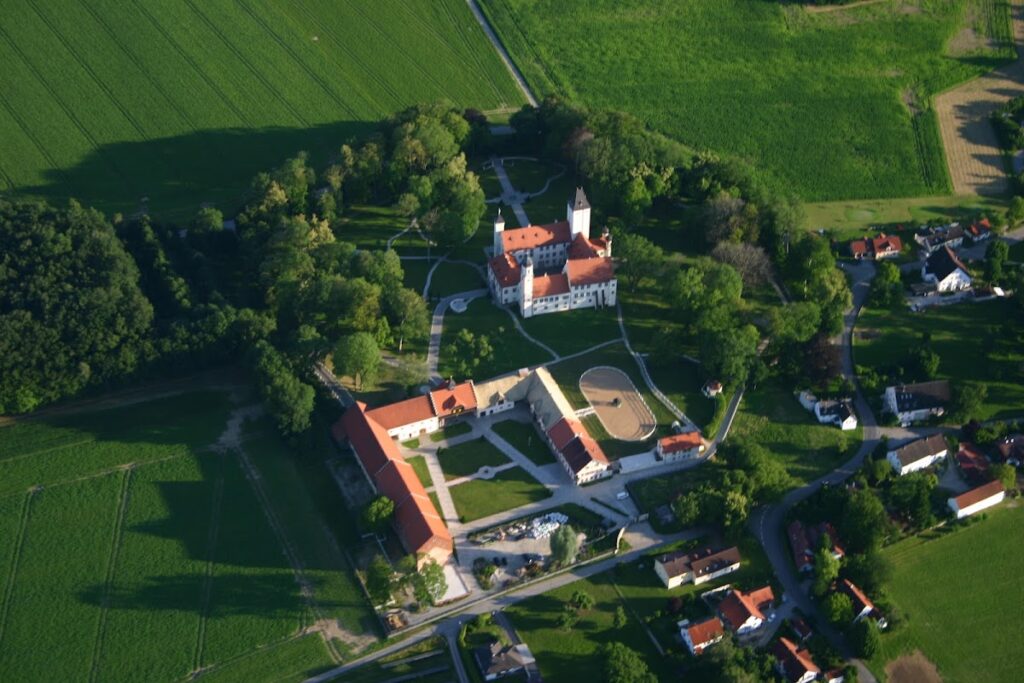 Schloss Hofhegnenberg: A Medieval Castle Transformed into an Aristocratic Residence 2 Schloss Hofhegnenberg