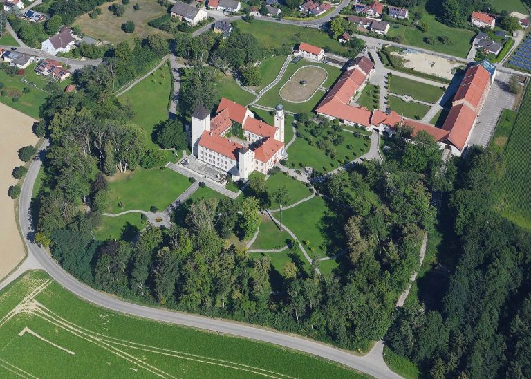 Schloss Hofhegnenberg: A Medieval Castle Transformed into an Aristocratic Residence