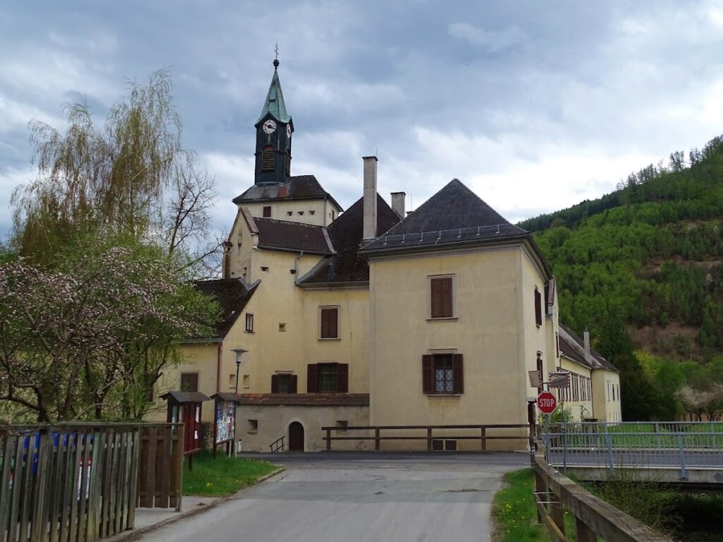 Schloss Waldstein: A Historic Aristocratic Castle Complex in Austria 1 Schloss Waldstein