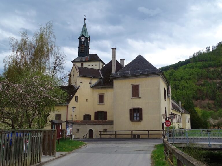 Schloss Waldstein: A Historic Aristocratic Castle Complex in Austria