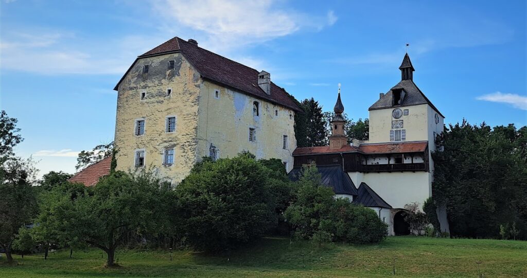 Schloss Triebenbach: A Former Moated Castle in Bavaria 1 Schloss Triebenbach