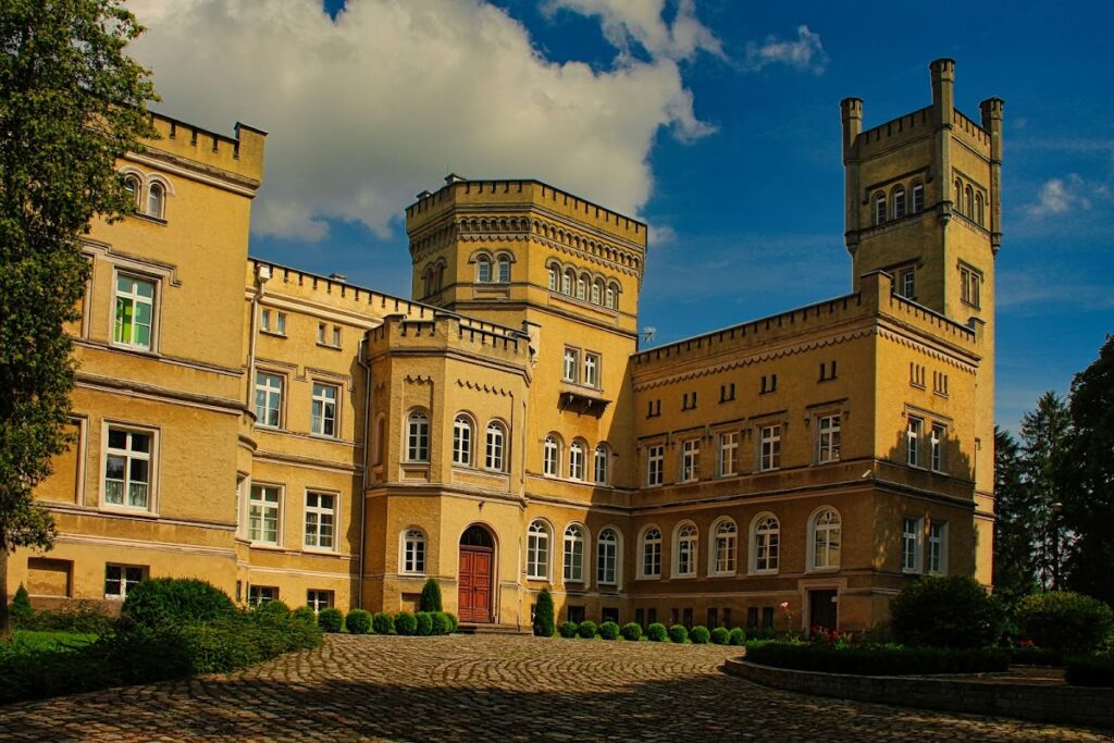 Jabłonowo Pomorskie Palace: A Romantic Gothic Residence and Religious House in Poland 1 Jabłonowo Pomorskie Palace