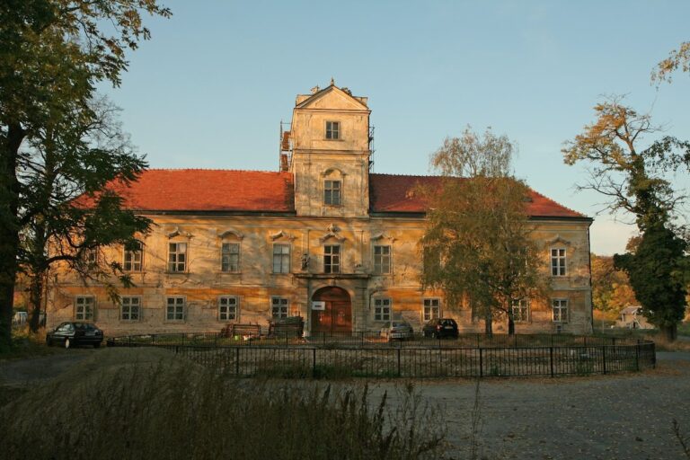 Schloss Obersiebenbrunn: A Baroque Palace and Hunting Garden in Austria