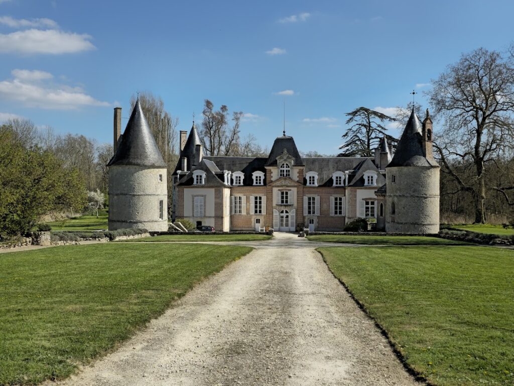 Rocheplatte Castle: A Historic Estate in France 1 château de Rocheplatte