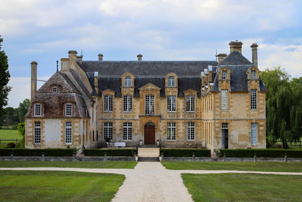 Château de Carel: A Historic Estate in Saint-Pierre-en-Auge 2 Château de Carel