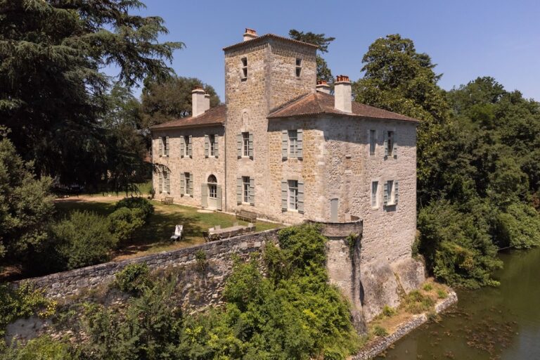 Château de Ferrassou: A Historic Estate in Saint-Sylvestre-sur-Lot