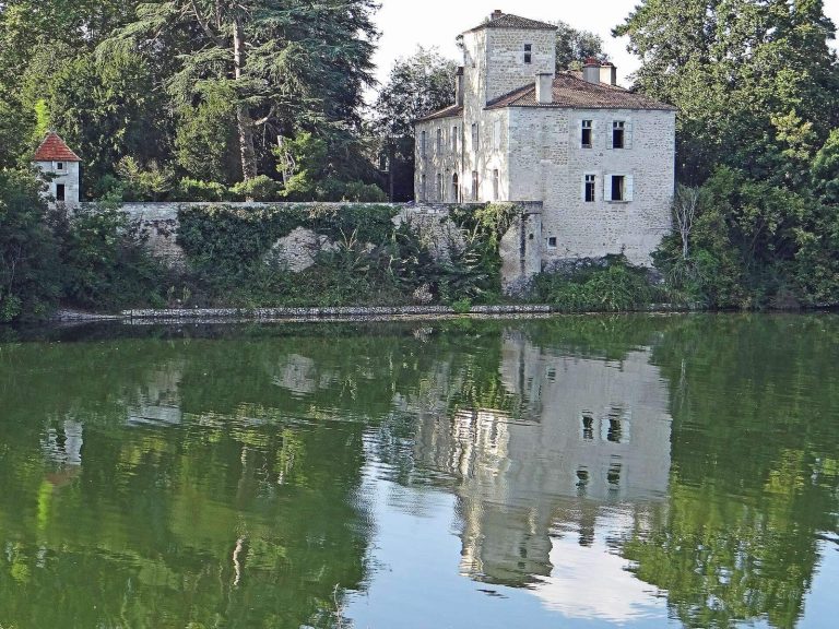 Château de Ferrassou: A Historic Estate in Saint-Sylvestre-sur-Lot