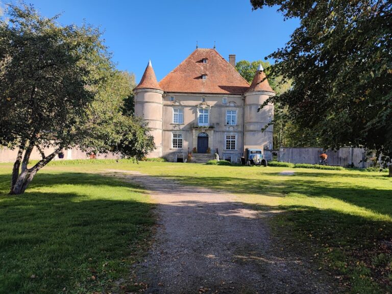 Château de Sandaucourt: A Fortified Renaissance Residence in France