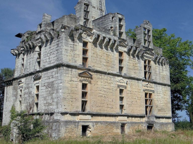 Château de Fages: A Historic Castle in France