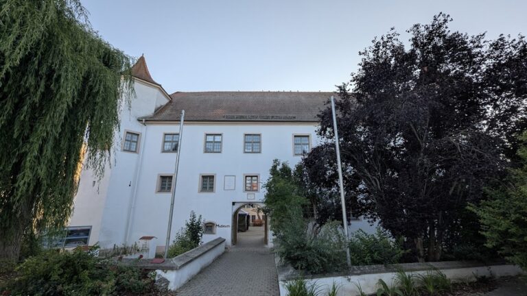 Schloss Cronheim: A Medieval Water Castle and Knightly Estate in Germany