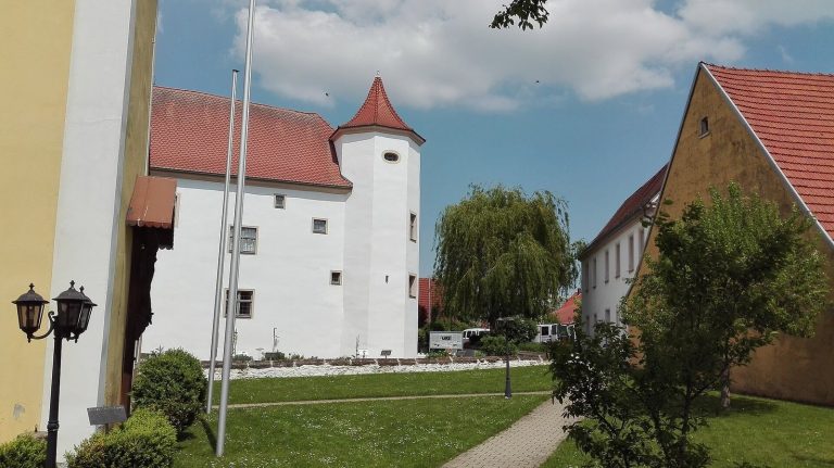 Schloss Cronheim: A Medieval Water Castle and Knightly Estate in Germany
