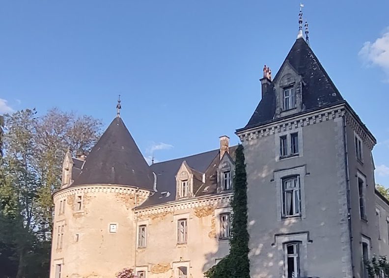 Château de Forsac: A Historic Château in France 1 château de Forsac