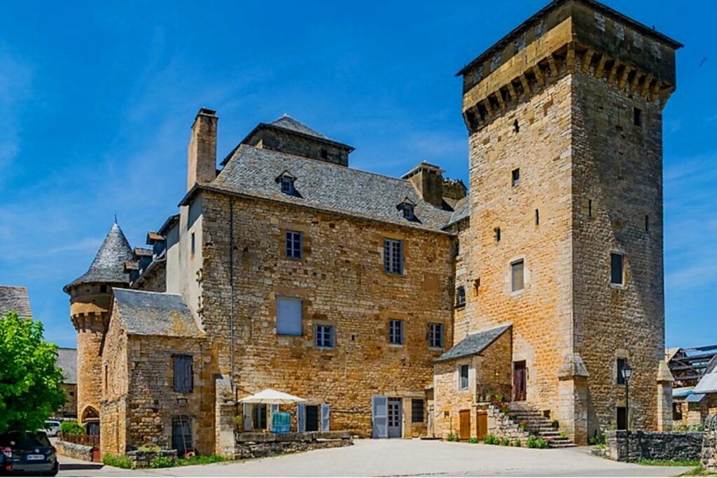 Château de Galinières: A Fortified Agricultural Grange in France 2 Château de Galinières