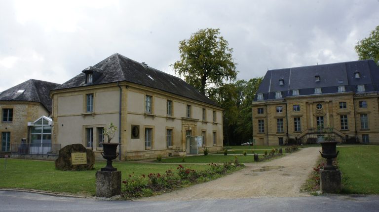 Château de Montvillers: A Neoclassical Estate in France