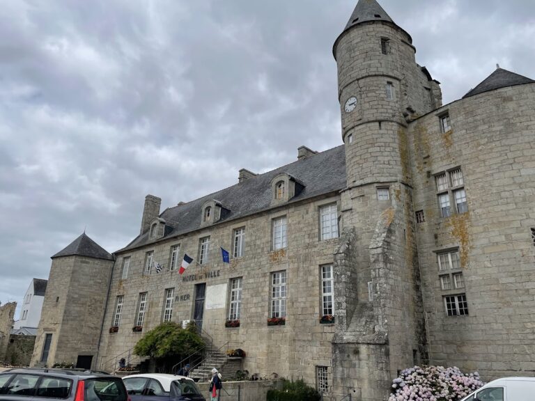 Château des Barons du Pont: A Feudal Castle in Pont-l’Abbé, France