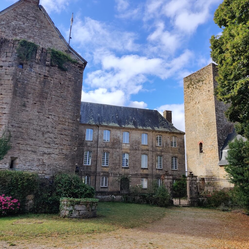 Château de Cavagnac: A Historic Castle in France 1 château de Cavagnac