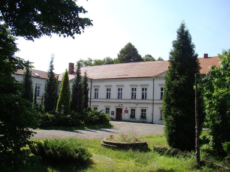Karłuszowiec Palace Complex in Tarnowskie Góry: An Aristocratic Estate and Administrative Residence