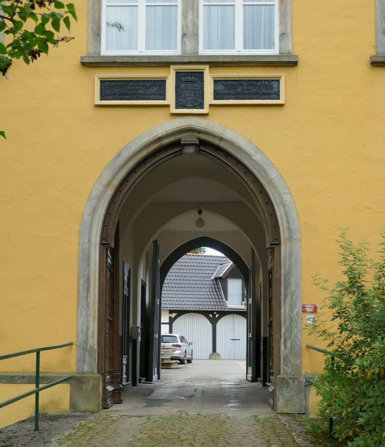 Schloss Iggenhausen: A Historic Manor Estate in Germany