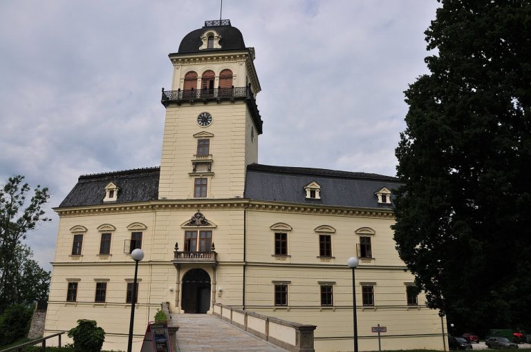 Schloss Tollet: A Renaissance Castle in Austria