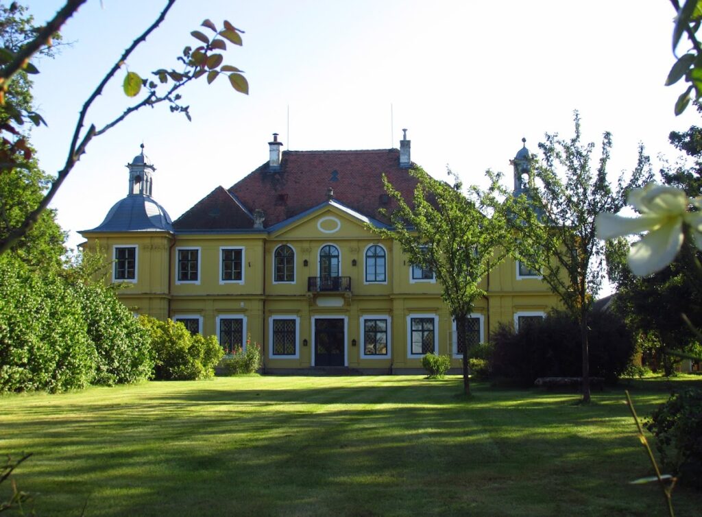 Schloss Zwentendorf: A Late-Baroque Country Residence in Austria 1 Schloss Zwentendorf