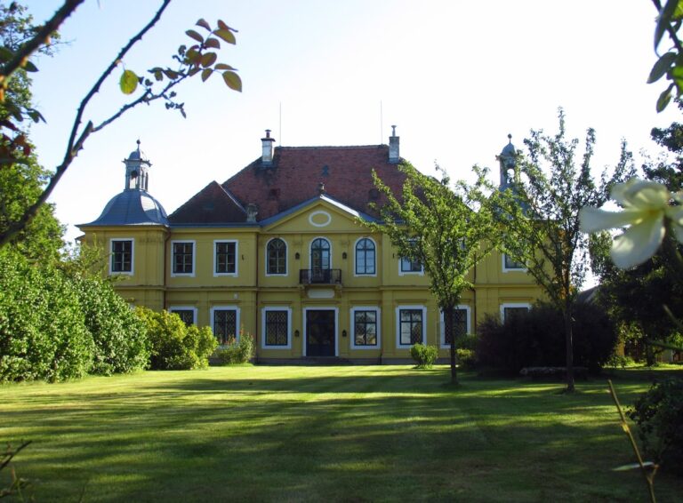 Schloss Zwentendorf: A Late-Baroque Country Residence in Austria