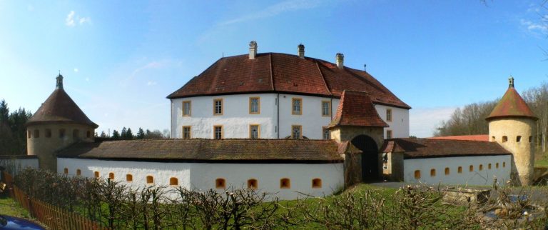 Schloss Freienfels: A Baroque Castle in Hollfeld, Germany