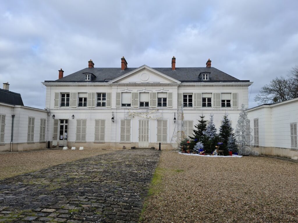 Château de Villiers, Draveil: A Neoclassical Residence and Town Hall 1 Château de Villiers, Draveil