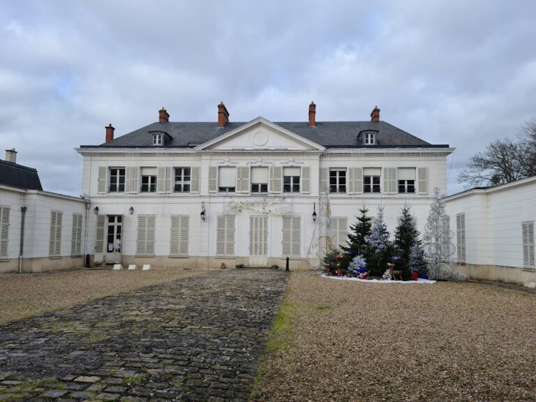 Château de Villiers, Draveil: A Neoclassical Residence and Town Hall