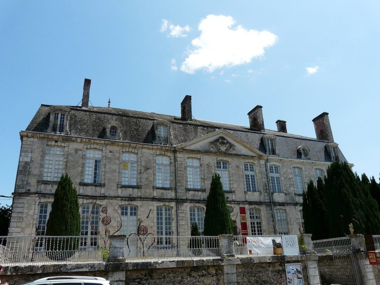 Château de Nontron: A Historic Fortress and Château in France