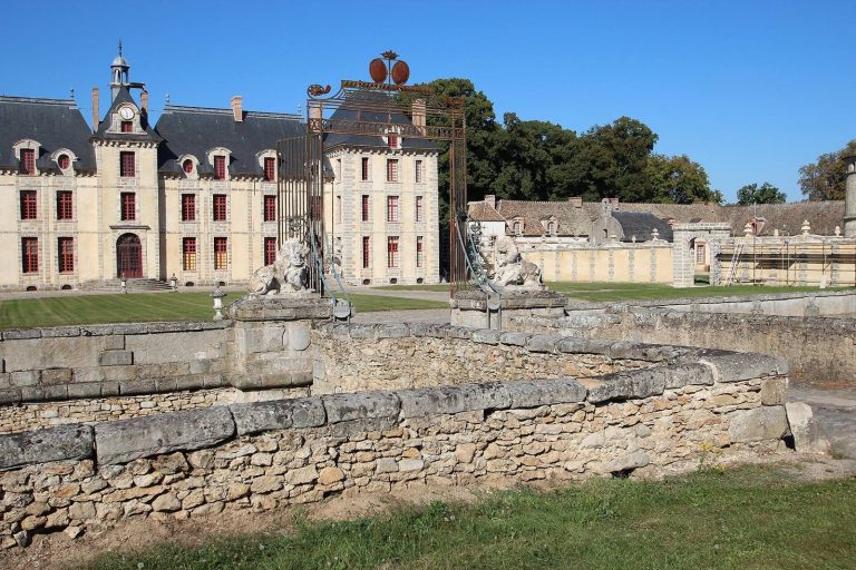 Château de Mesnil-Voisin: A Seventeenth-Century Château in France