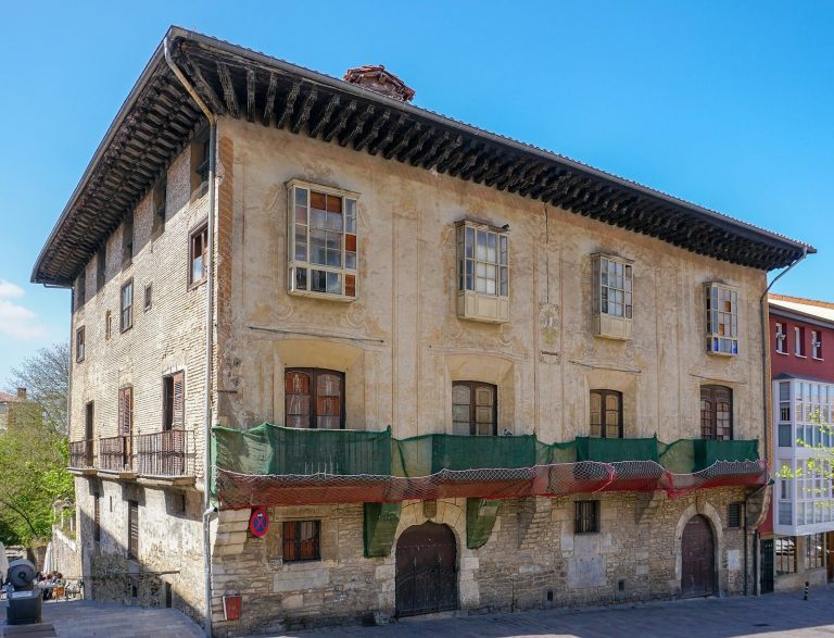 Palacio de los Maturana Verástegui: A Noble Renaissance Residence in Vitoria-Gasteiz