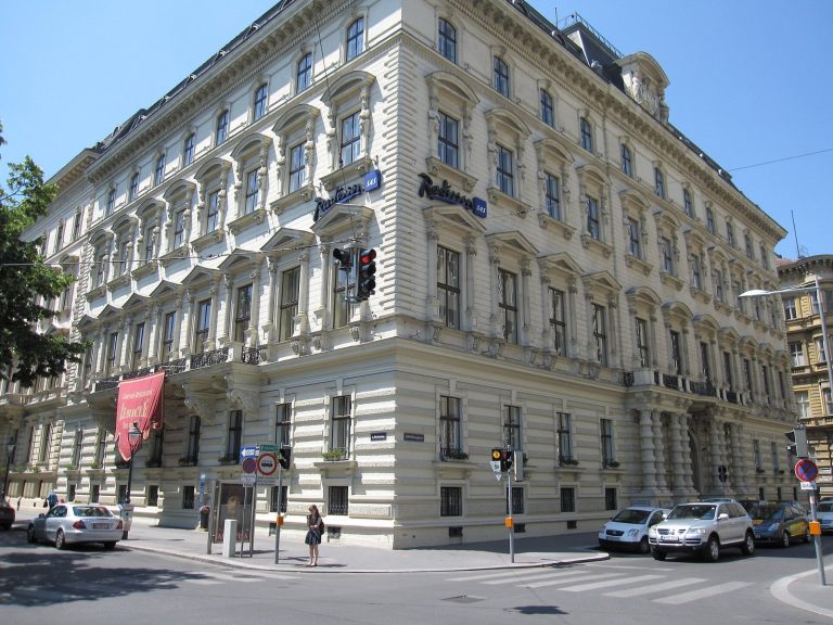 Palais Henckel von Donnersmarck: A Ringstrasse Urban Palace in Vienna