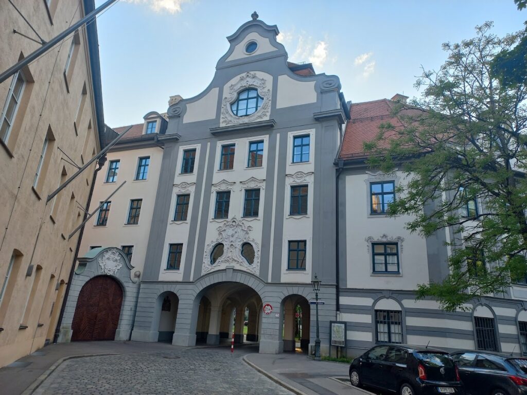 Fürstbischöfliche Residenz in Augsburg: Episcopal Residence and Government Seat 1 Fürstbischöfliche Residenz (Augsburg)