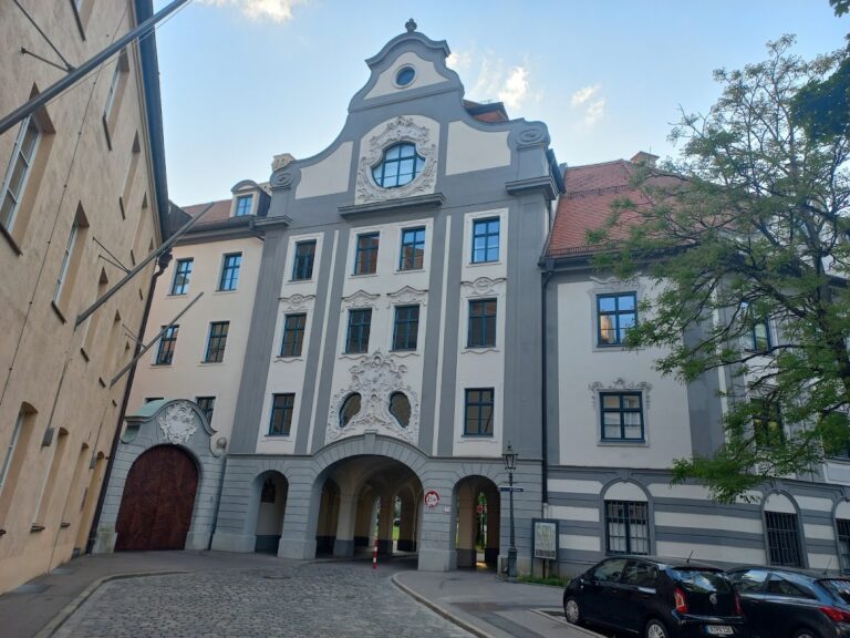 Fürstbischöfliche Residenz in Augsburg: Episcopal Residence and Government Seat