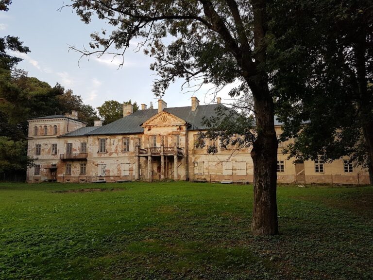 Palace in Mordy: A Historic Baroque and Classicist Residence in Poland