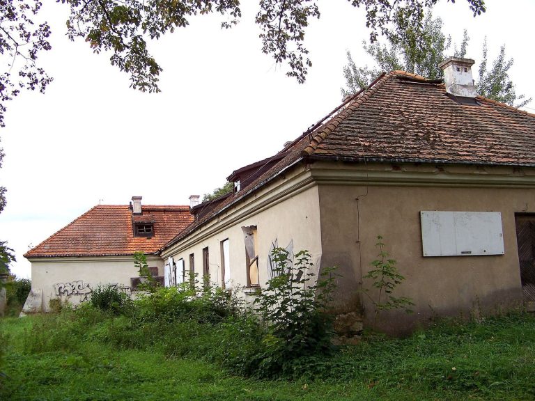 Palace in Mordy: A Historic Baroque and Classicist Residence in Poland