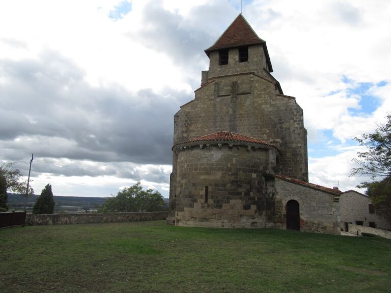 Château de Clermont-Dessous: A Medieval Castle Above the Garonne