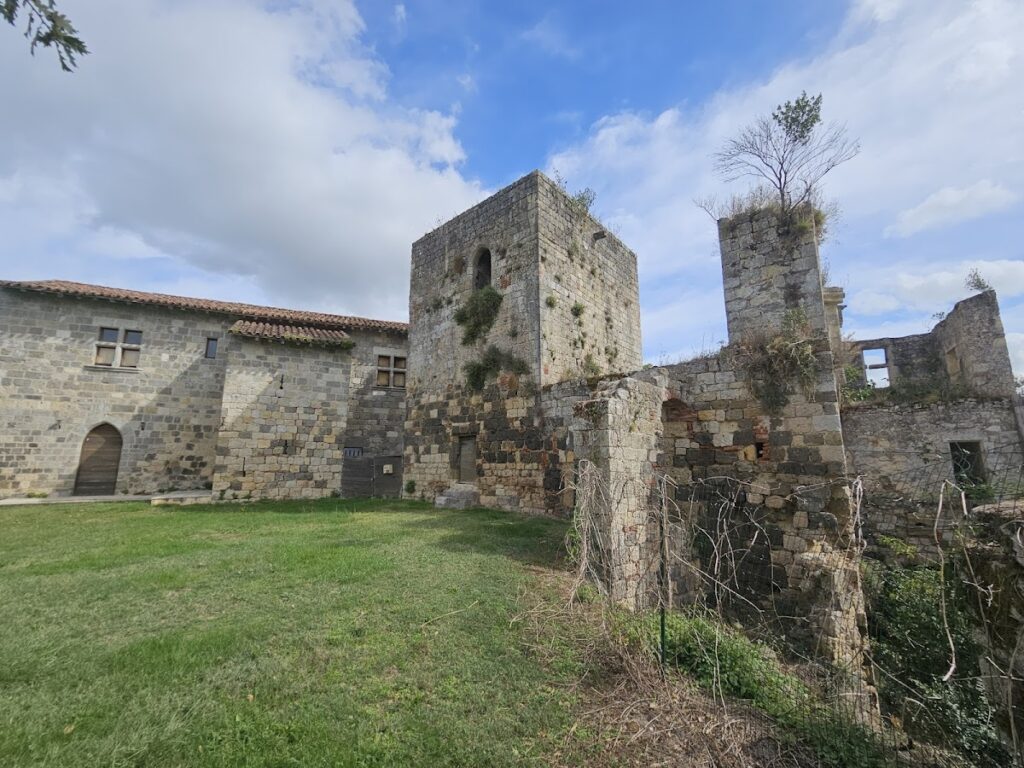 Château de Clermont-Dessous: A Medieval Castle Above the Garonne 2 Château de Clermont-Dessous
