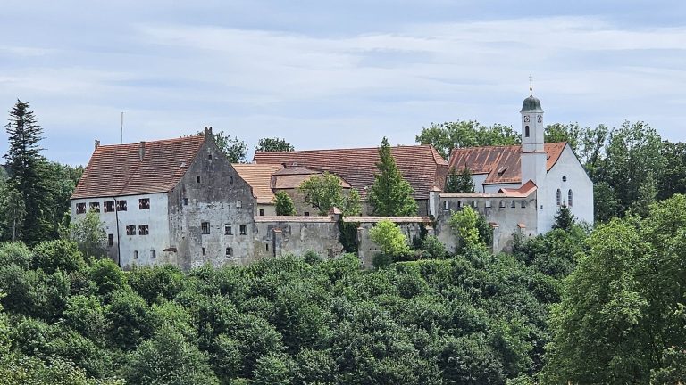 Schloss Burgrain: A Former Ecclesiastical Lordship Castle in Germany