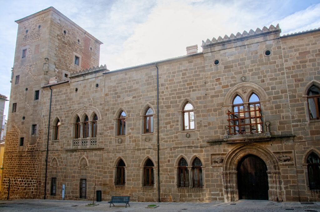 Palacio de Monroy: A Noble Palace in Plasencia, Spain 1 Palacio de Monroy