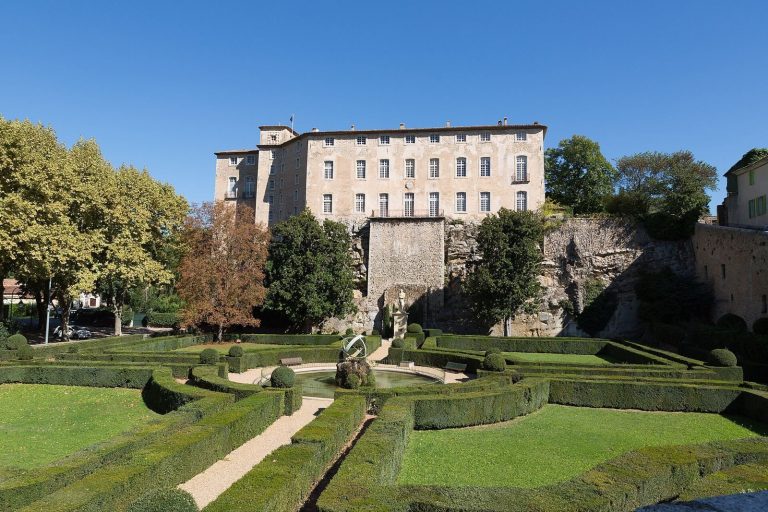 Château d’Entrecasteaux: A Historic Fortress and Museum in France