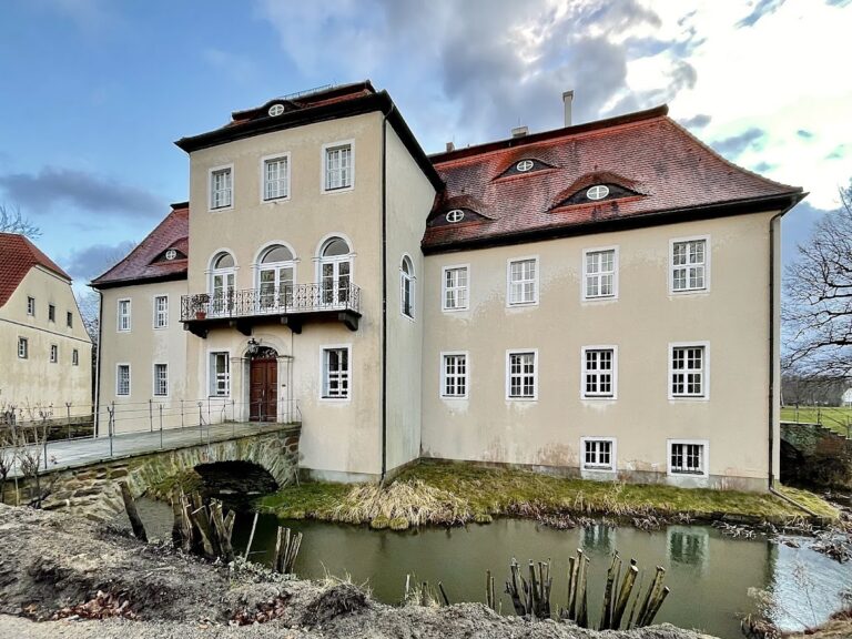 Schloss Wurschen: A Late Baroque Manor Castle in Germany