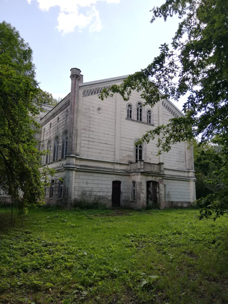 Palace in Rodele: An Eclectic Aristocratic Residence in Poland 2 Palace in Rodele