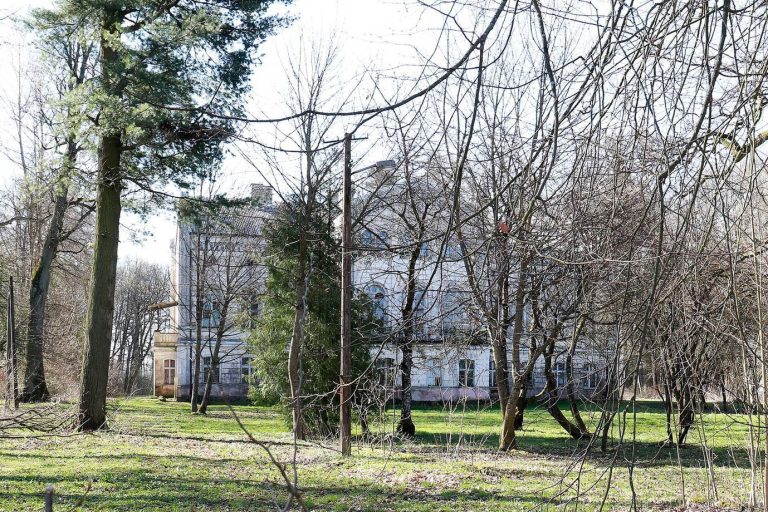 Palace in Rodele: An Eclectic Aristocratic Residence in Poland