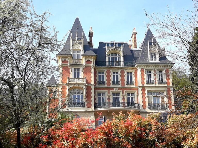Château des Montalets: A Neo-Gothic Mansion in Meudon, France