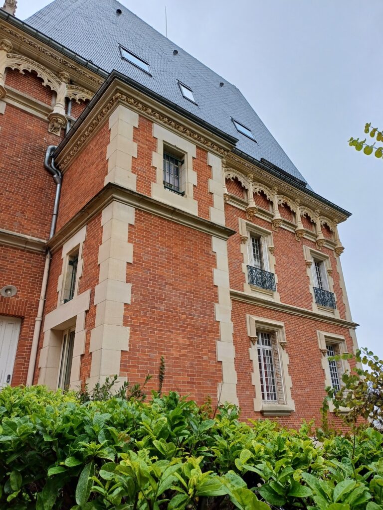 Château des Montalets: A Neo-Gothic Mansion in Meudon, France 2 Château des Montalets