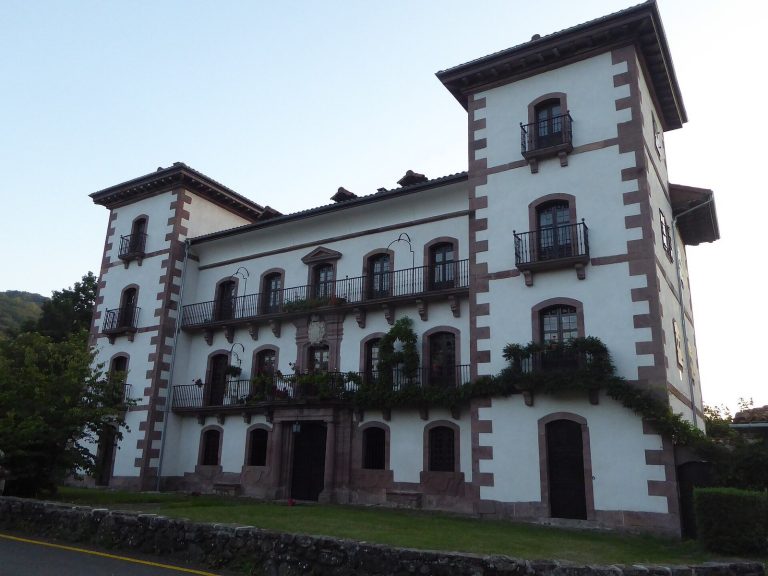 Palacio de Subiza: A Baroque Noble Palace in Navarre