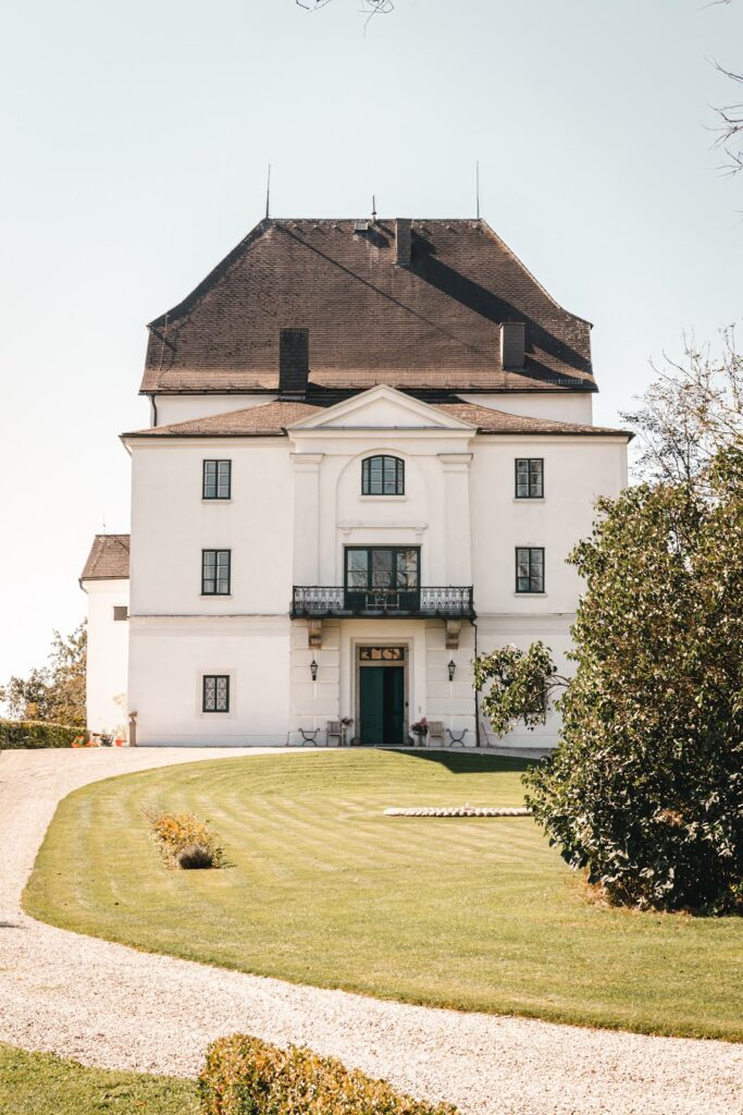 Schloss Wolfsegg: A Historic Palace in Austria 1 Schloss Wolfsegg