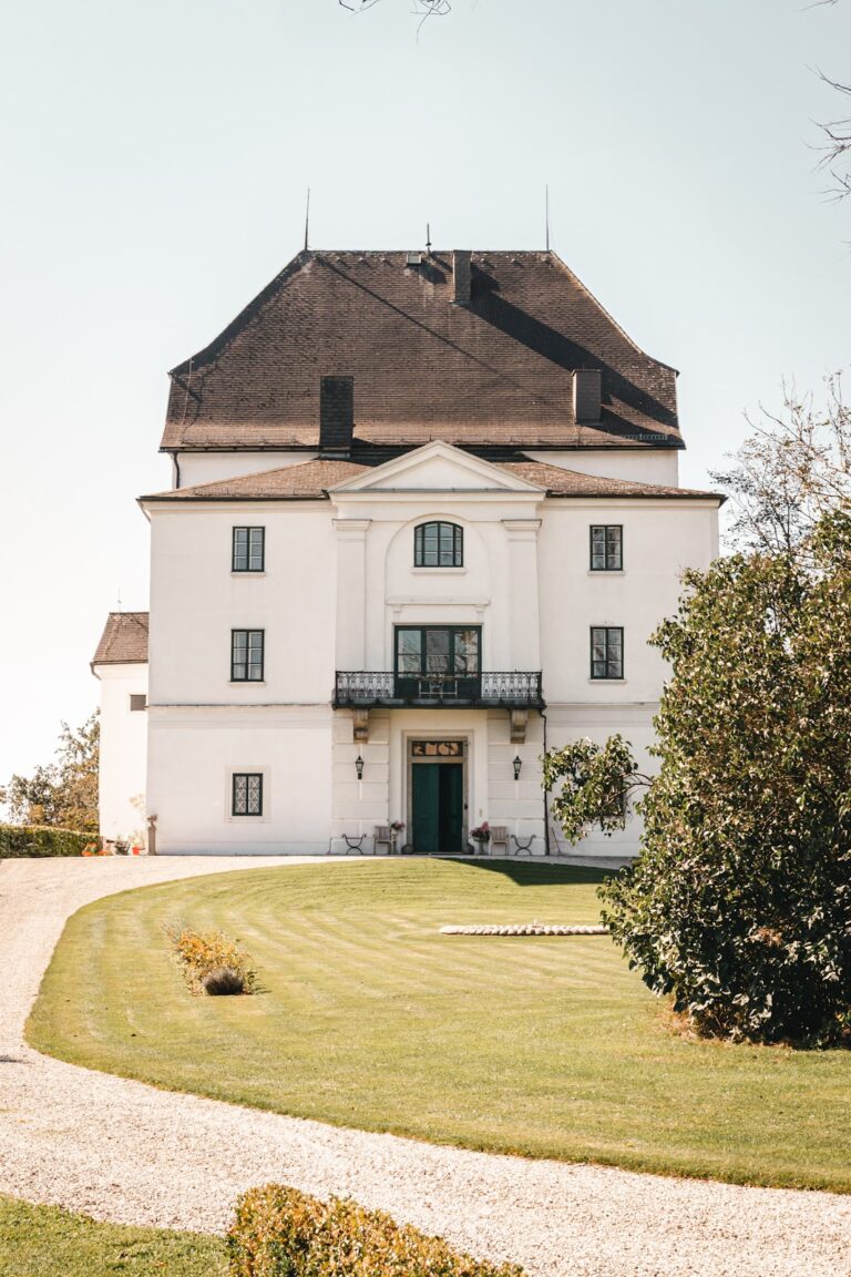 Schloss Wolfsegg: A Historic Palace in Austria