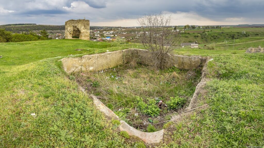 Vysichka Castle: A Fortified Residence in Ukraine 1 Vysichka Castle